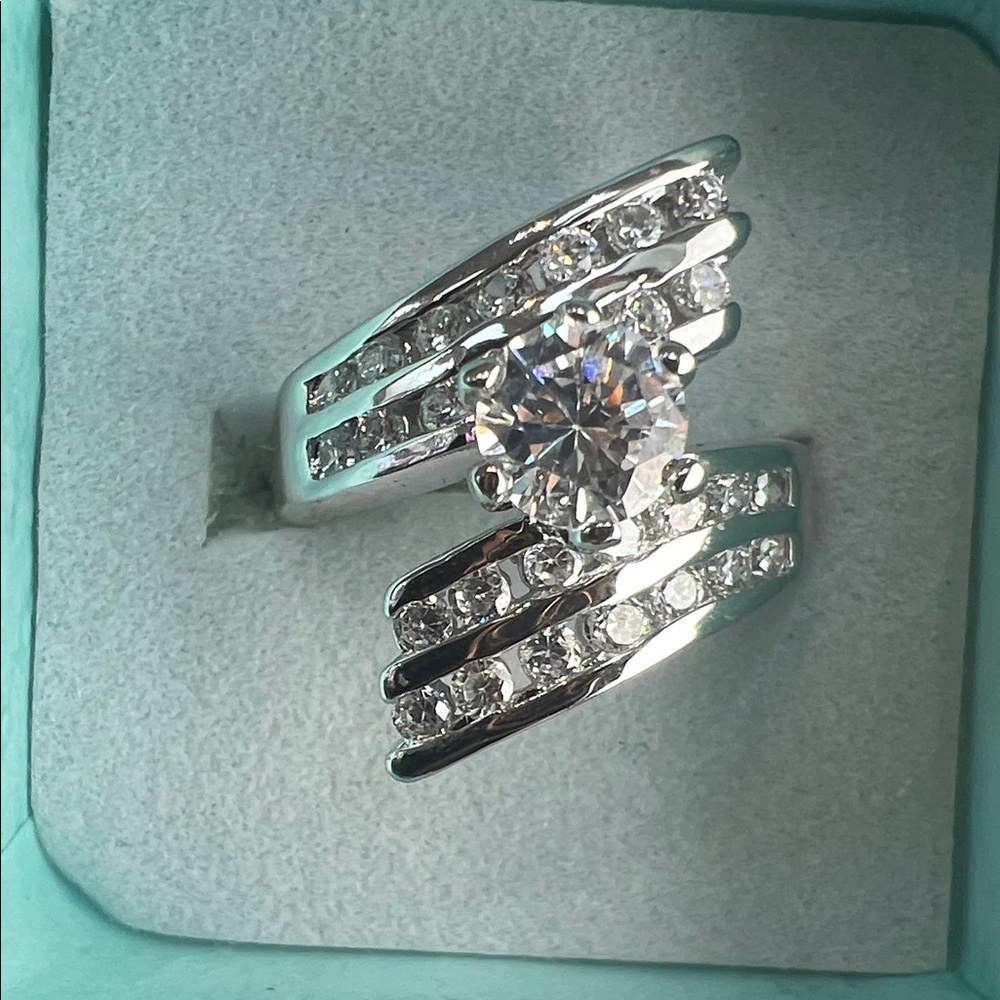 Elegant Silver Ring with Crystal Accents